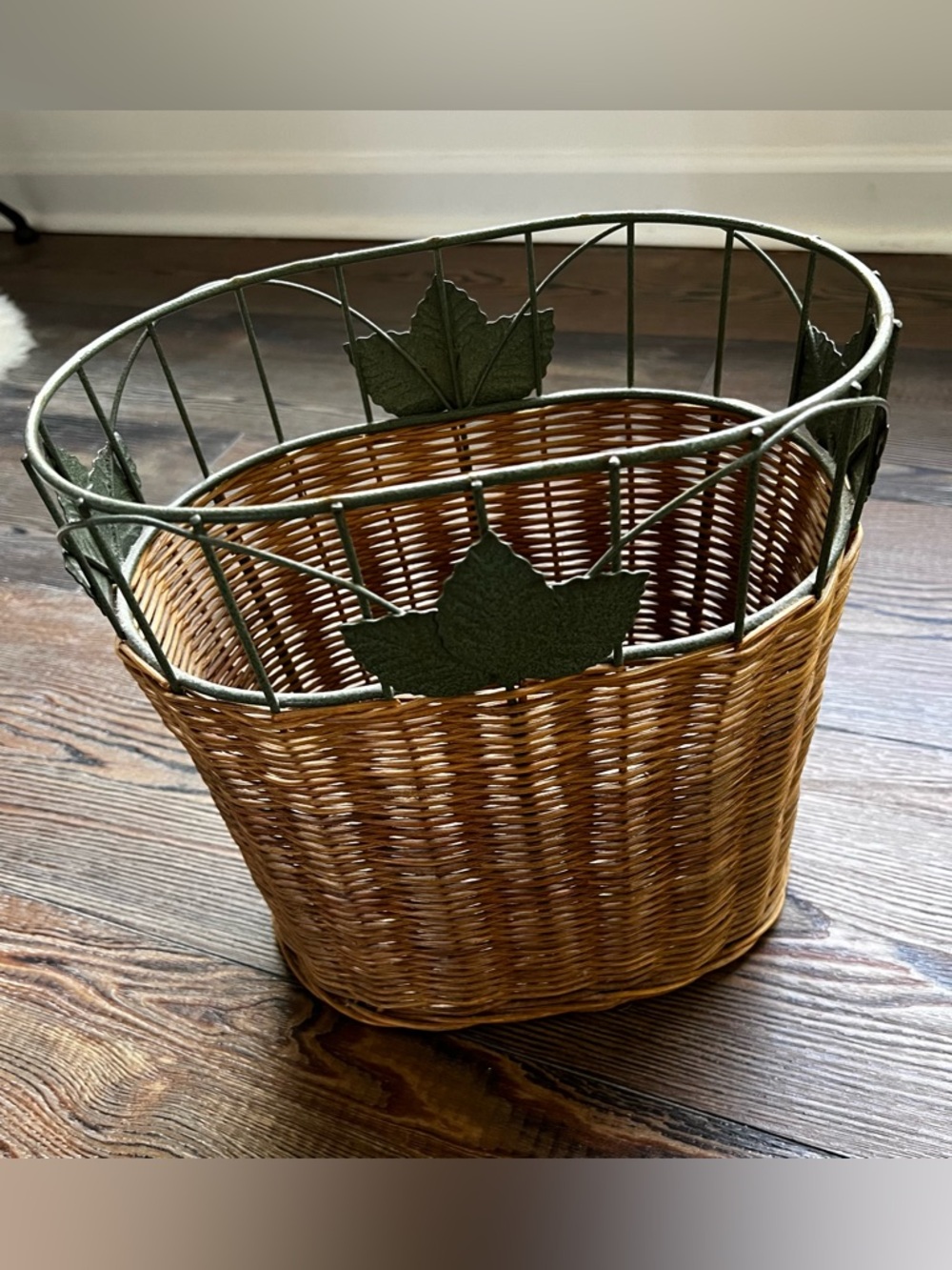 Vintage Wicker and Metal Ivy waste basket 11" x 11" x 7" - Picture 6 of 9